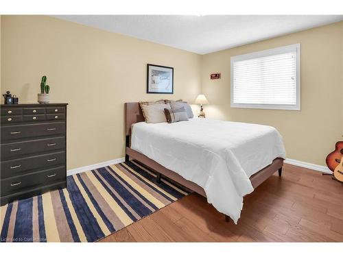 77 Debora Drive, Grimsby, ON - Indoor Photo Showing Bedroom