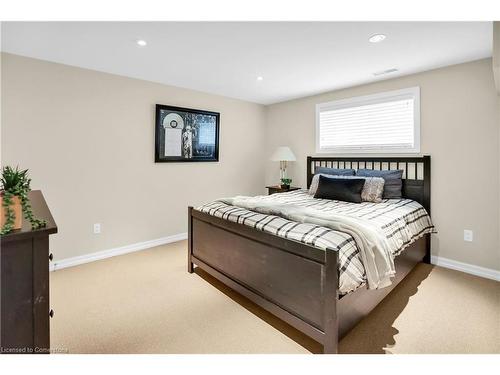 77 Debora Drive, Grimsby, ON - Indoor Photo Showing Bedroom