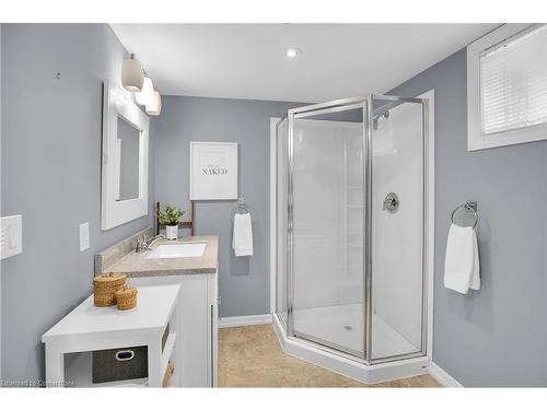 77 Debora Drive, Grimsby, ON - Indoor Photo Showing Bathroom