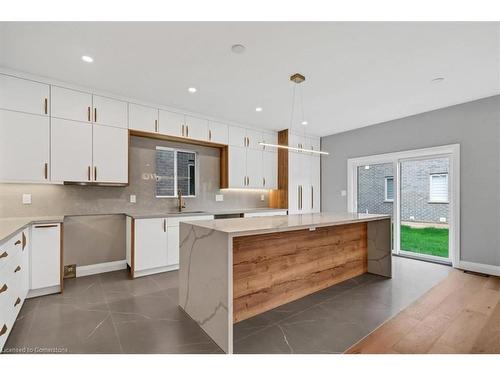 390 Southcote Road, Ancaster, ON - Indoor Photo Showing Kitchen With Upgraded Kitchen