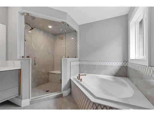 390 Southcote Road, Ancaster, ON - Indoor Photo Showing Bathroom