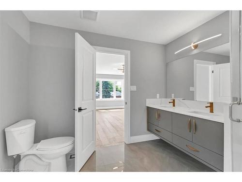 390 Southcote Road, Ancaster, ON - Indoor Photo Showing Bathroom