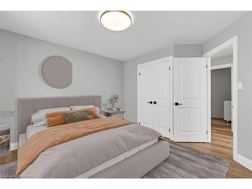 390 Southcote Road, Ancaster, ON - Indoor Photo Showing Bedroom