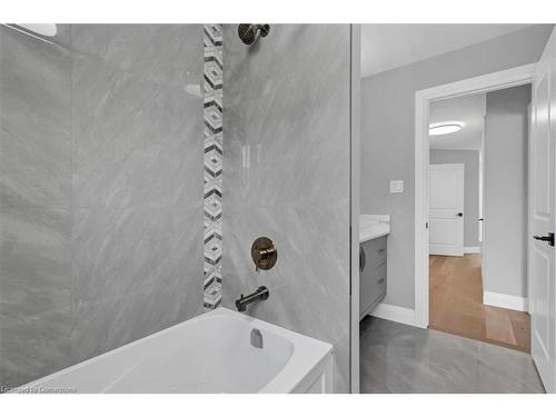 390 Southcote Road, Ancaster, ON - Indoor Photo Showing Bathroom