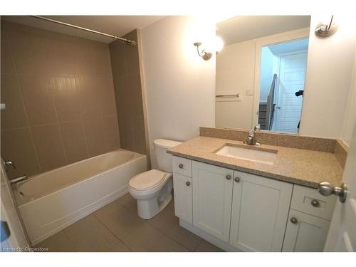 21-290 Barton Street W, Hamilton, ON - Indoor Photo Showing Bathroom