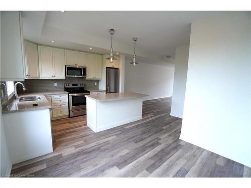 21-290 Barton Street W, Hamilton, ON - Indoor Photo Showing Kitchen With Stainless Steel Kitchen With Double Sink