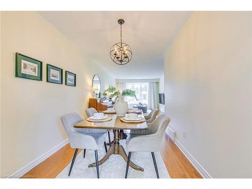 5010 Brady Avenue, Burlington, ON - Indoor Photo Showing Dining Room