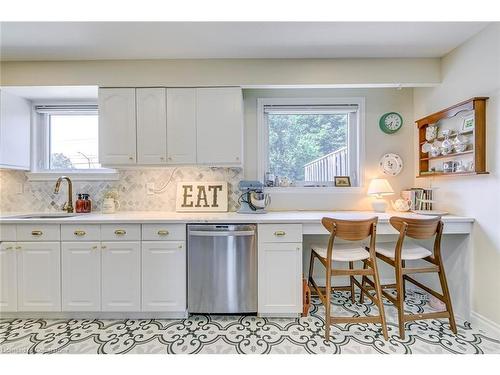 5010 Brady Avenue, Burlington, ON - Indoor Photo Showing Kitchen