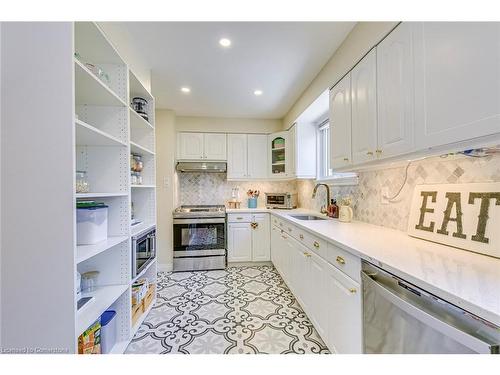 5010 Brady Avenue, Burlington, ON - Indoor Photo Showing Kitchen