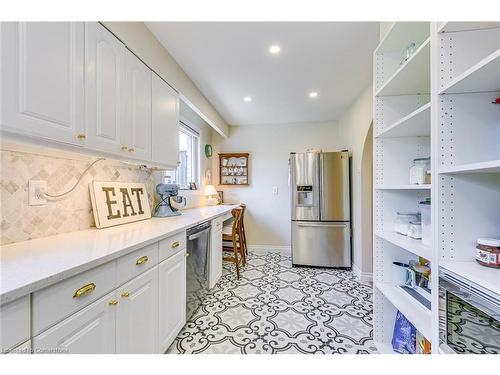 5010 Brady Avenue, Burlington, ON - Indoor Photo Showing Kitchen