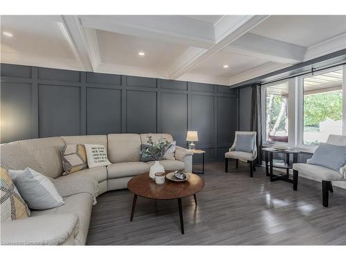 1336 Monmouth Drive, Burlington, ON - Indoor Photo Showing Living Room