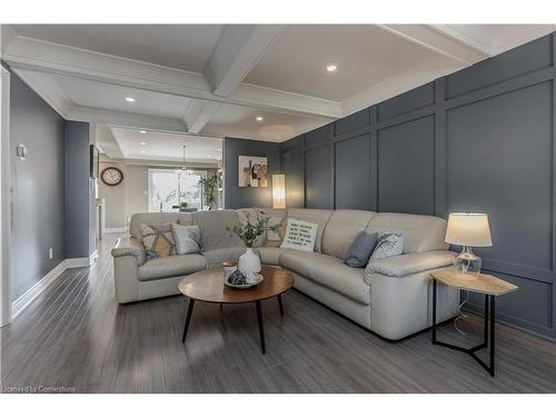 1336 Monmouth Drive, Burlington, ON - Indoor Photo Showing Living Room