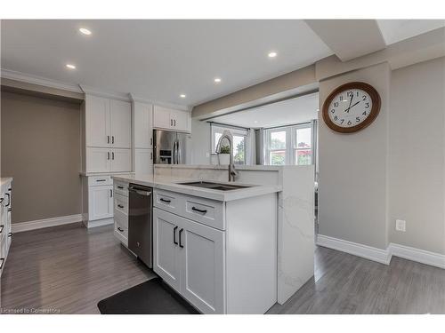 1336 Monmouth Drive, Burlington, ON - Indoor Photo Showing Kitchen