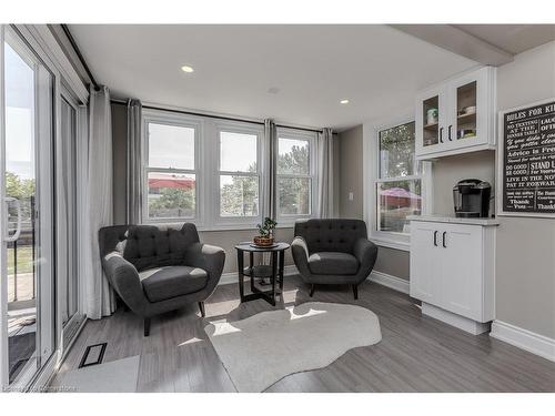 1336 Monmouth Drive, Burlington, ON - Indoor Photo Showing Living Room