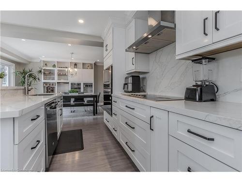 1336 Monmouth Drive, Burlington, ON - Indoor Photo Showing Kitchen With Upgraded Kitchen