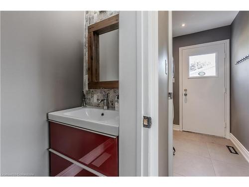 1336 Monmouth Drive, Burlington, ON - Indoor Photo Showing Bathroom