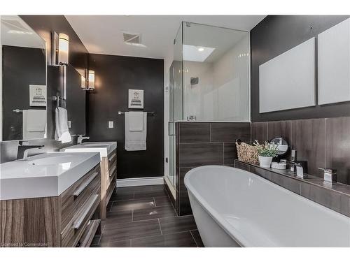 1336 Monmouth Drive, Burlington, ON - Indoor Photo Showing Bathroom