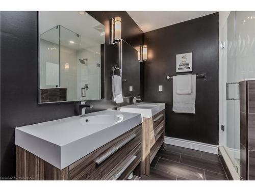 1336 Monmouth Drive, Burlington, ON - Indoor Photo Showing Bathroom