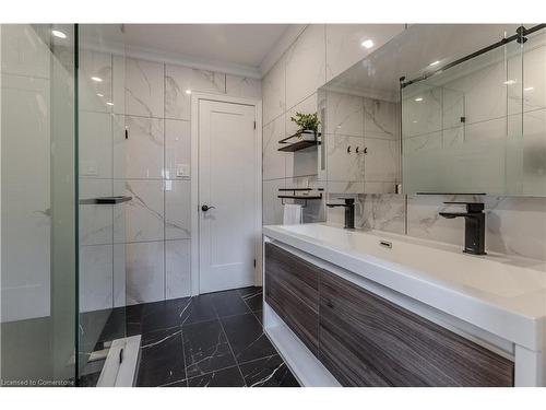 1336 Monmouth Drive, Burlington, ON - Indoor Photo Showing Bathroom