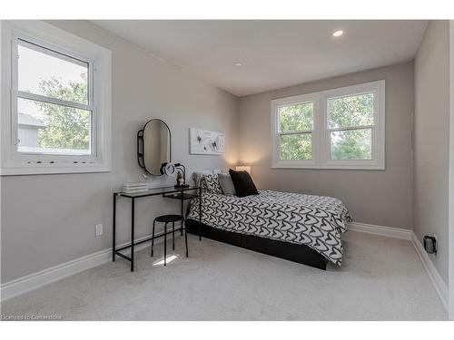 1336 Monmouth Drive, Burlington, ON - Indoor Photo Showing Bedroom