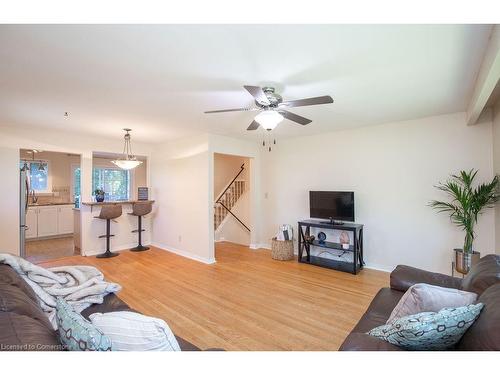 1431 Lewisham Drive, Mississauga, ON - Indoor Photo Showing Living Room