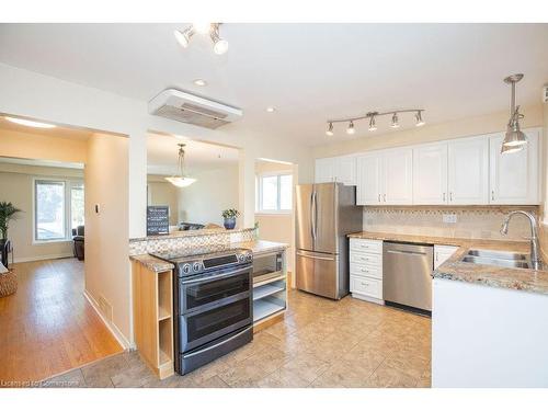 1431 Lewisham Drive, Mississauga, ON - Indoor Photo Showing Kitchen With Double Sink