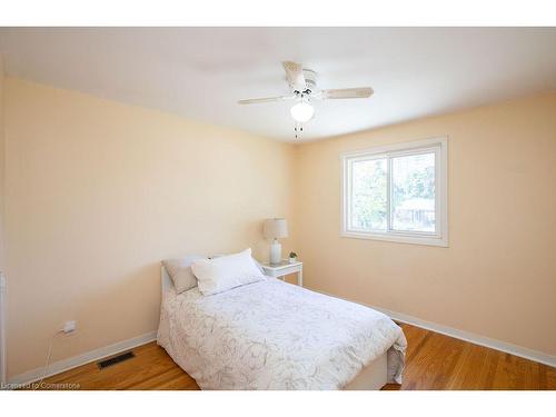 1431 Lewisham Drive, Mississauga, ON - Indoor Photo Showing Bedroom