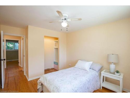 1431 Lewisham Drive, Mississauga, ON - Indoor Photo Showing Bedroom