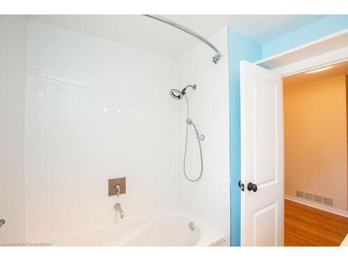 1431 Lewisham Drive, Mississauga, ON - Indoor Photo Showing Bathroom