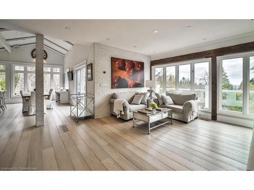 4028 Millar Crescent, Burlington, ON - Indoor Photo Showing Living Room