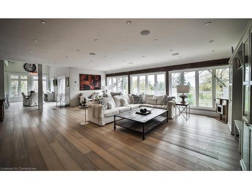 4028 Millar Crescent, Burlington, ON - Indoor Photo Showing Living Room