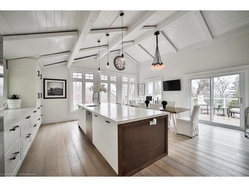 4028 Millar Crescent, Burlington, ON - Indoor Photo Showing Kitchen With Upgraded Kitchen