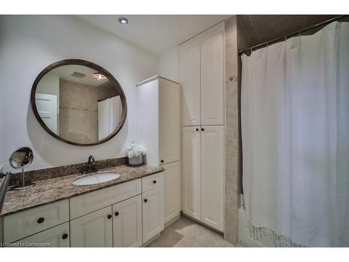 4028 Millar Crescent, Burlington, ON - Indoor Photo Showing Bathroom