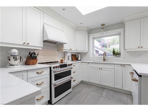 124 Flatt Avenue, Hamilton, ON - Indoor Photo Showing Kitchen With Upgraded Kitchen