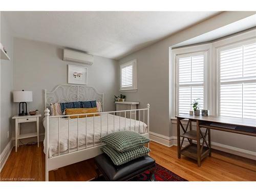 124 Flatt Avenue, Hamilton, ON - Indoor Photo Showing Bedroom