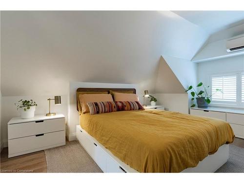 124 Flatt Avenue, Hamilton, ON - Indoor Photo Showing Bedroom