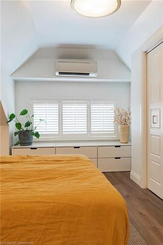 124 Flatt Avenue, Hamilton, ON - Indoor Photo Showing Bedroom