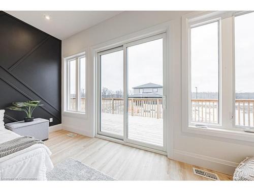 174 Pike Creek Drive, Cayuga, ON - Indoor Photo Showing Bedroom