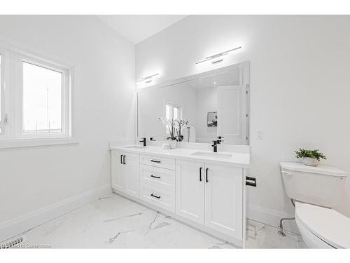 174 Pike Creek Drive, Cayuga, ON - Indoor Photo Showing Bathroom