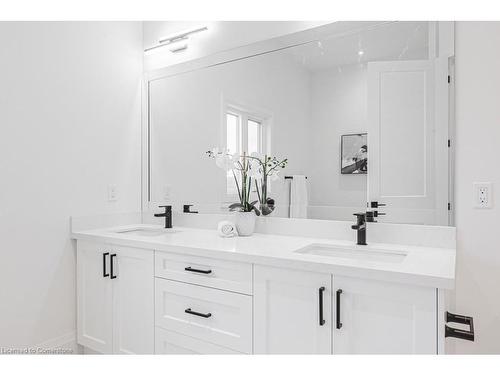 174 Pike Creek Drive, Cayuga, ON - Indoor Photo Showing Bathroom