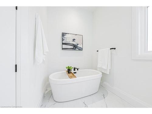 174 Pike Creek Drive, Cayuga, ON - Indoor Photo Showing Bathroom