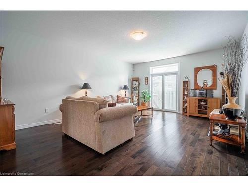 8 Hillgartner Lane, Binbrook, ON - Indoor Photo Showing Living Room