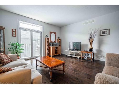 8 Hillgartner Lane, Binbrook, ON - Indoor Photo Showing Living Room