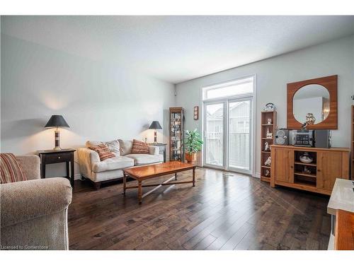 8 Hillgartner Lane, Binbrook, ON - Indoor Photo Showing Living Room