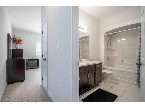 8 Hillgartner Lane, Binbrook, ON - Indoor Photo Showing Bathroom