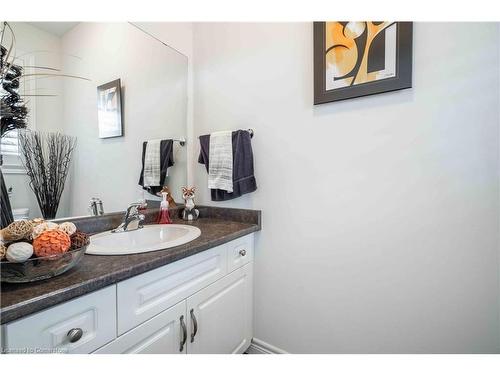 8 Hillgartner Lane, Binbrook, ON - Indoor Photo Showing Bathroom