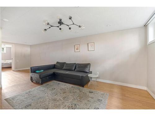 253 West 33Rd Street, Hamilton, ON - Indoor Photo Showing Living Room