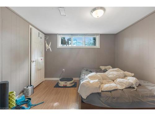 253 West 33Rd Street, Hamilton, ON - Indoor Photo Showing Bedroom