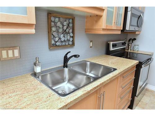 8 Carmichael Trail, Ancaster, ON - Indoor Photo Showing Kitchen With Double Sink