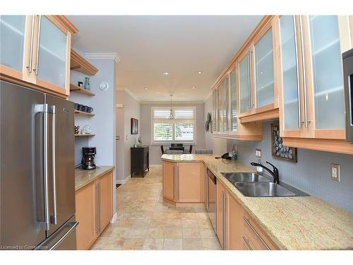 8 Carmichael Trail, Ancaster, ON - Indoor Photo Showing Kitchen With Double Sink